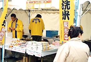 �W������