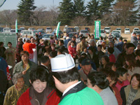 �I�[�v���ɂ͐�������Ў�ɖ�S�O�O�l���߂�����