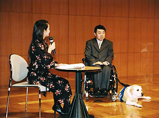 橋本志穂さん(左)と木村佳友さん&シンシア(右)
