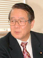 日出英輔氏