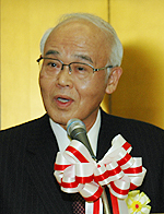 挨拶をする井上会長