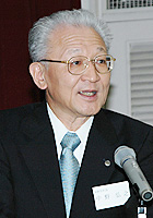 挨拶をする中野社長