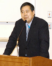 講演する小泉教授