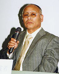 受賞の喜びを語る古山さん