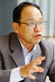 河野栄次氏