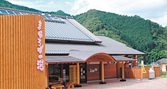 バイオマスボイラーを導入した、一宮温泉「まほろばの湯」