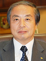 代表取締役専務取締役営業本部長　鷲山雄二