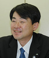 築地原優二氏