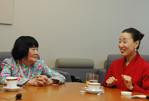 【特別対談】きれいな肌は体内から朝食２膳が健康のもと　　朝鮮料理家　ジョン・キョンファさん、吉武輝子さん